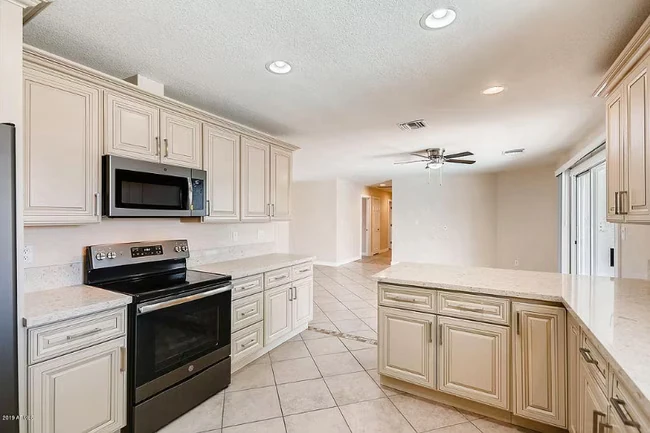 814 W Villa Maria Dr Phoenix, AZ 85023 photo 4