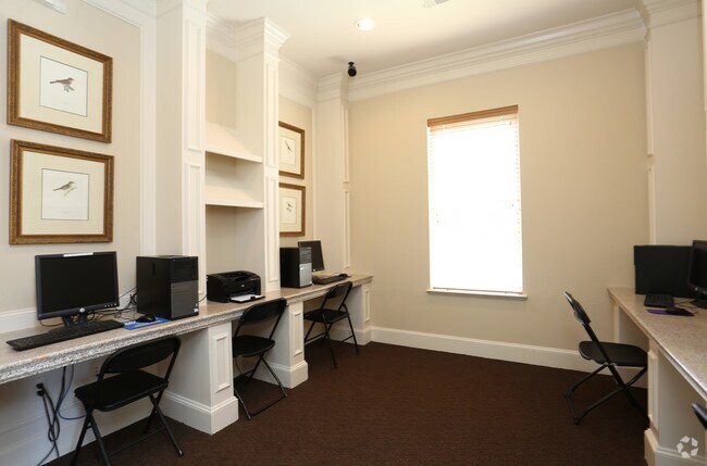 Pinnacle Apartments photo 4