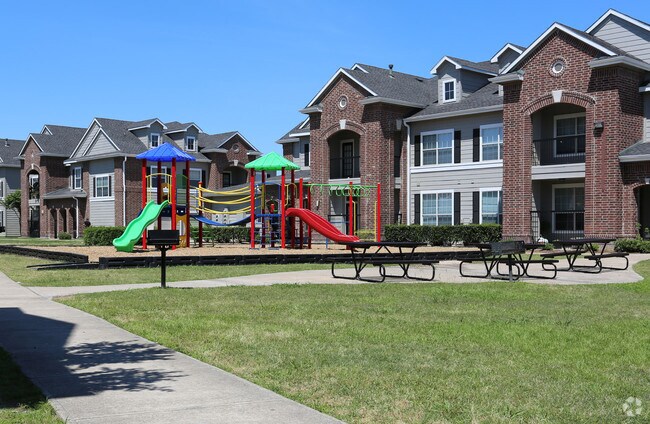 Pinnacle Apartments photo 2