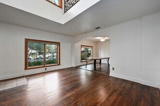 6Bed/4Bath in West Campus photo 5