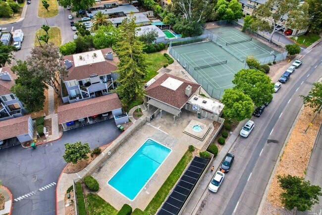 2Bed/2Bath Central Novato Location with Pool and Tennis photo 5