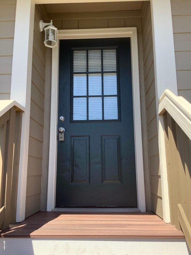 1054 Callahan Dr Bremerton, WA 98310 photo 2