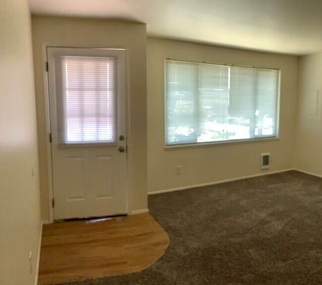 1054 Callahan Dr Bremerton, WA 98310 photo 4