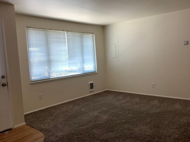 1054 Callahan Dr Bremerton, WA 98310 photo 5