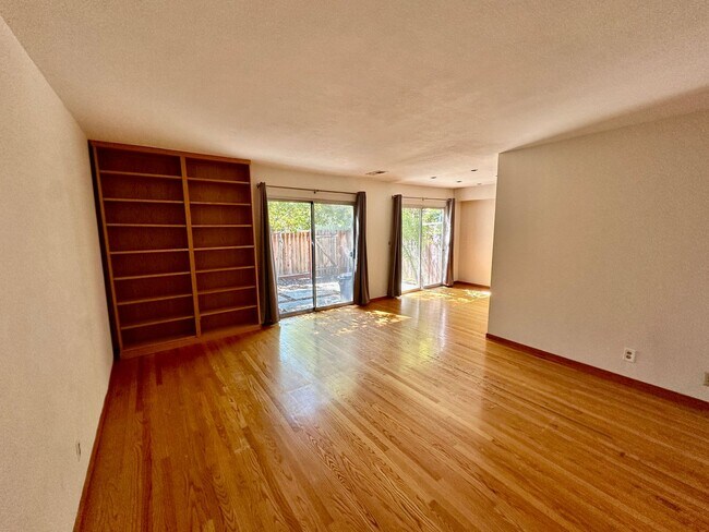 454 Poppy Pl Mountain View, CA 94043 photo 3