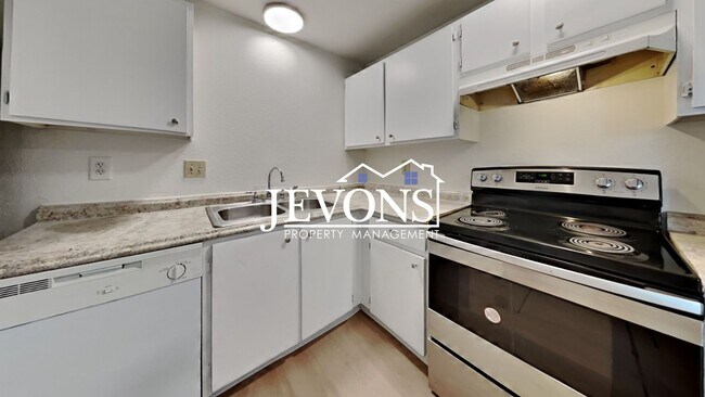 2076 E 56th St Tacoma, WA 98404 photo 3