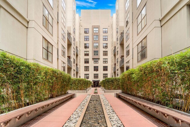 1150 J St San Diego, CA 92101 photo 2