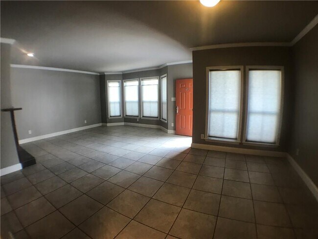 2529 Rio Grande St Austin, TX 78705 photo 4