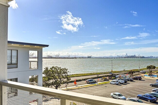 2 Anchor Dr Emeryville, CA 94608 photo 3