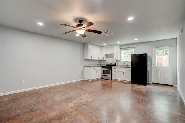 117 Emma St Bartlett, TX 76511 photo 2