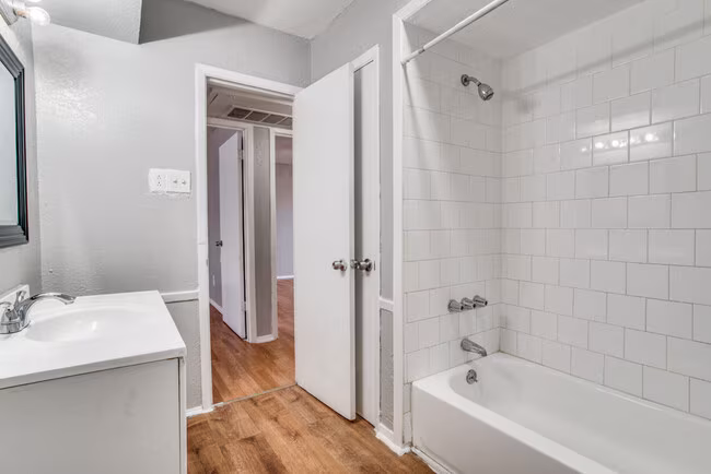 Esperanza Apartments photo 5
