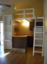 1000 W 26th St Austin, TX 78705 photo 3