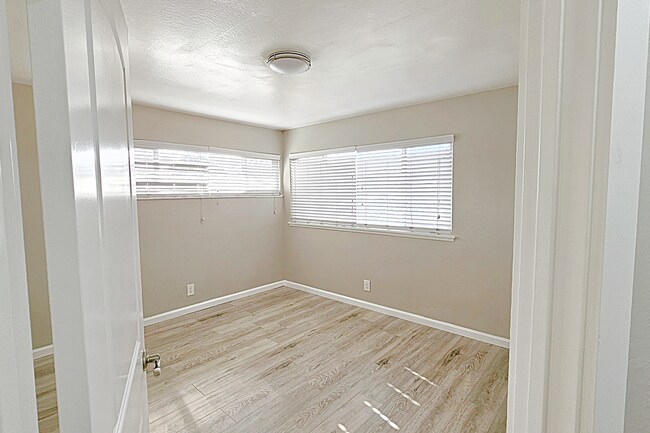 569 Smalley Ave Hayward, CA 94541 photo 5