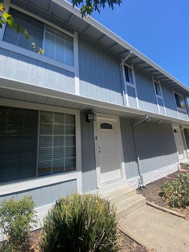 Great Shape Livermore Townhouse near Downtown photo 2