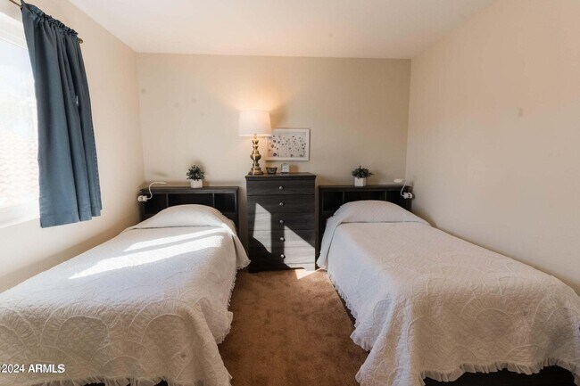 2322 E Millbrae Ct Gilbert, AZ 85234 photo 4