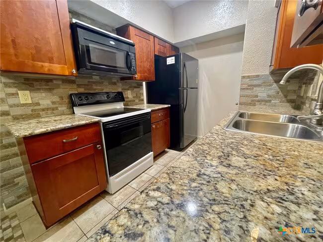 421 W San Antonio St San Marcos, TX 78666 photo 3