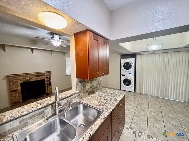 421 W San Antonio St San Marcos, TX 78666 photo 5