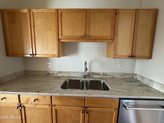 7550 N 12th St Phoenix, AZ 85020 photo 3
