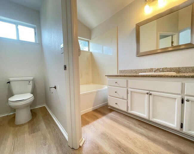 Beautiful 3 Bed 2.5 Bath Home with SOLAR in Antioch photo 4