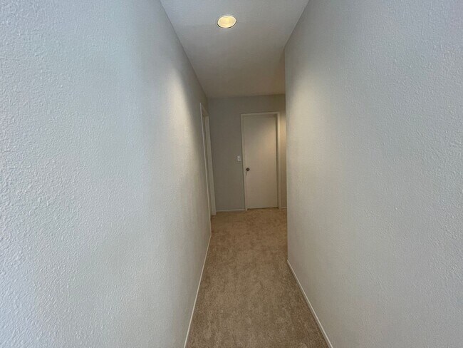 Beautiful 3 Bed 2.5 Bath Home with SOLAR in Antioch photo 2
