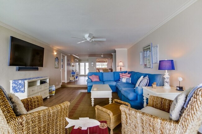 233 S Helix Ave Solana Beach, CA 92075 photo 4