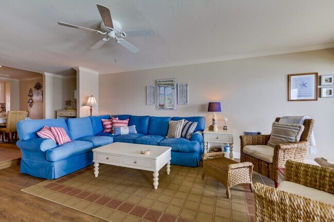 233 S Helix Ave Solana Beach, CA 92075 photo 2