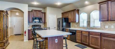 9012 Waterman Drive, Aubrey, TX 76227 photo 2