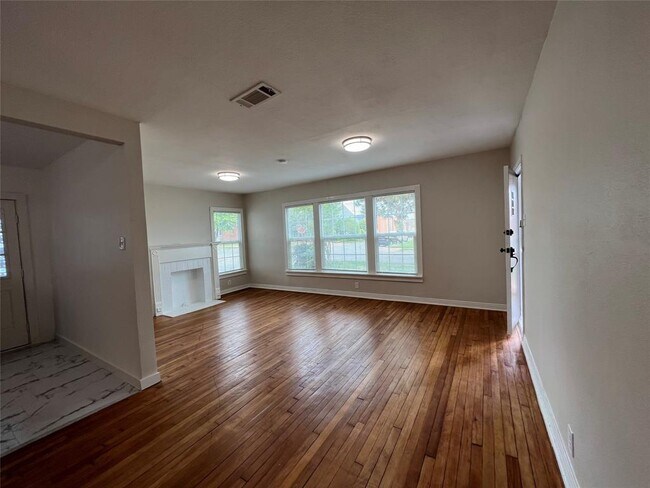 3139 West 4th Street, Fort Worth, TX 76107 photo 4
