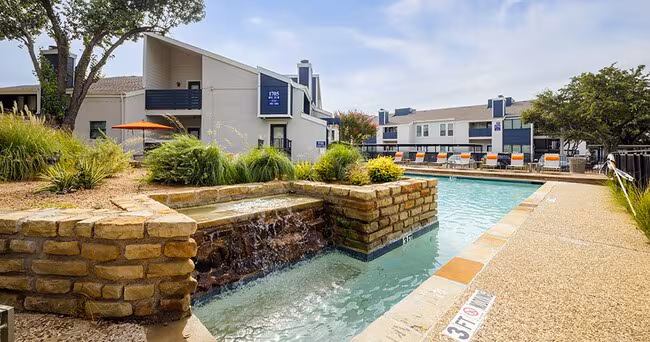 Huntington Meadows Apartment Homes photo 3