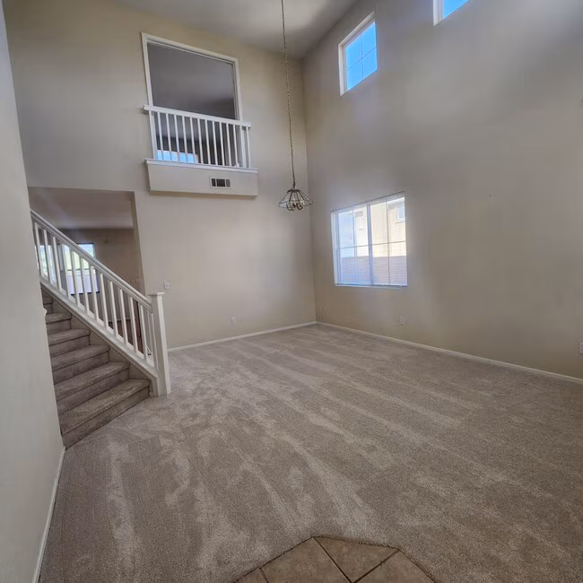 4 Bed/3 Bath Close to Bart Great View photo 2