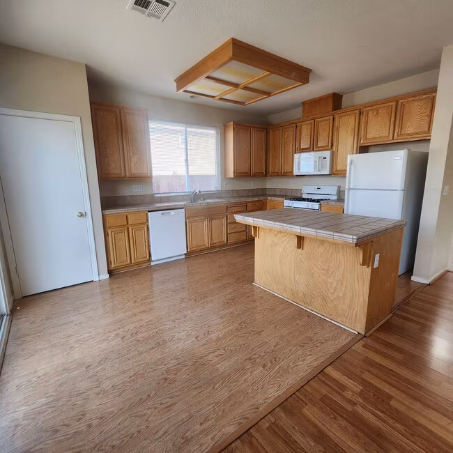 4 Bed/3 Bath Close to Bart Great View photo 5