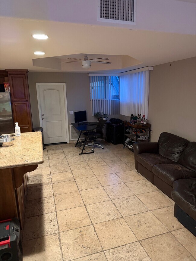 3958 Lamont St San Diego, CA 92109 photo 5
