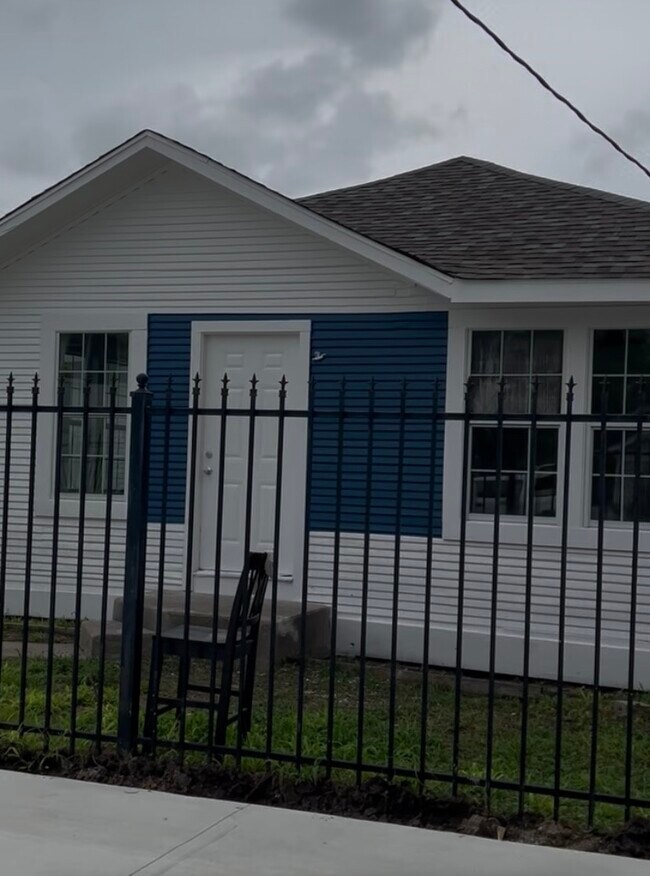 1704 Sam Wilson Street, Houston, TX 77020 photo 5
