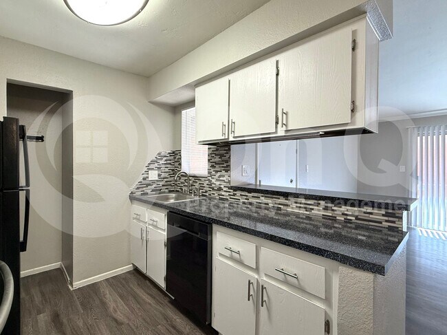 2625 E Indian School Rd Phoenix, AZ 85016 photo 5