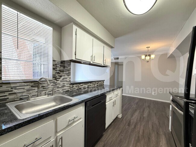 2625 E Indian School Rd Phoenix, AZ 85016 photo 4