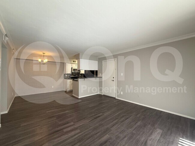 2625 E Indian School Rd Phoenix, AZ 85016 photo 3