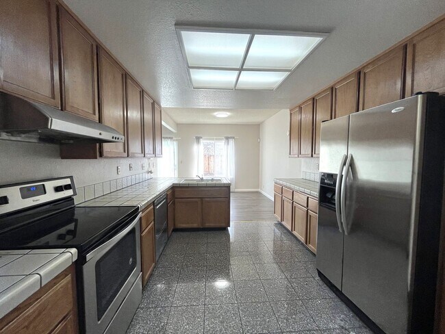 5410 Twilight Common, Fremont, CA 94555 photo 2