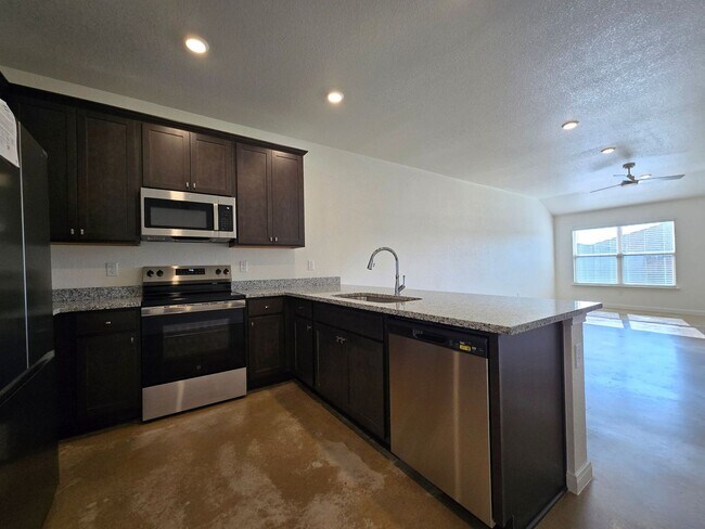 908 Cherry Laurel Ln Killeen, TX 76543 photo 4