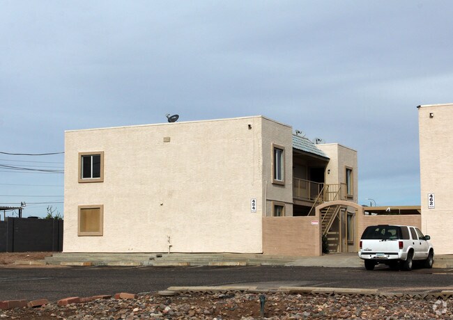 Courtyard Apartments photo 3