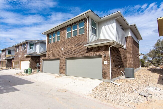 605 W South St Leander, TX 78641 photo 4