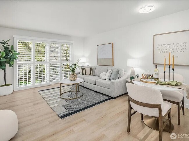 800 N Allen Pl Seattle, WA 98103 photo 3