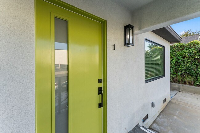 2735 Broadway San Diego, CA 92102 photo 3