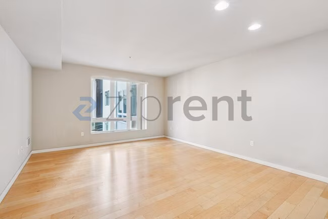Large Downtown Oakland Two Bedroom Condominium at The Jade photo 5