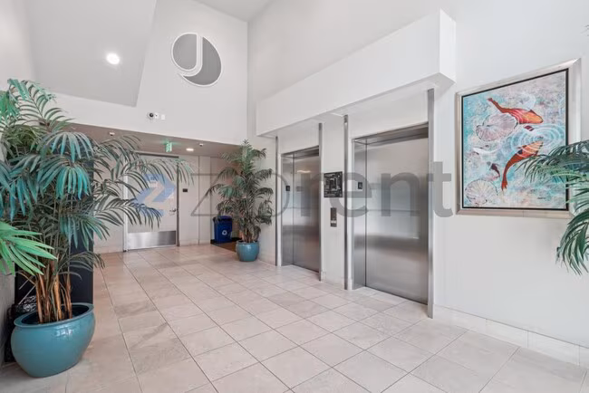 Large Downtown Oakland Two Bedroom Condominium at The Jade photo 3
