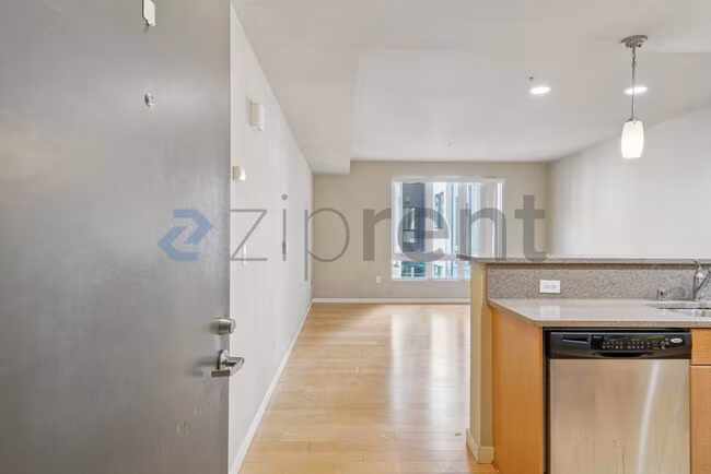Large Downtown Oakland Two Bedroom Condominium at The Jade photo 4