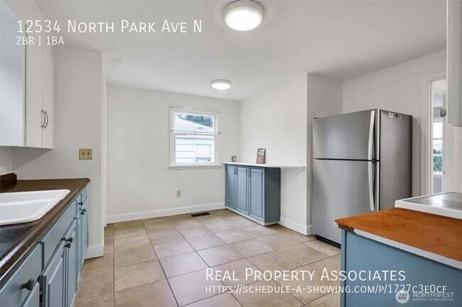 12534 N Park Ave N Seattle, WA 98133 photo 5
