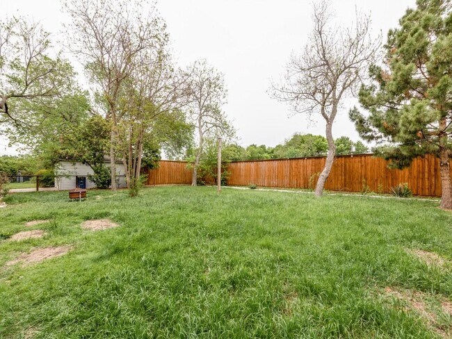 9520 Ash Creek Dr Dallas, TX 75228 photo 3
