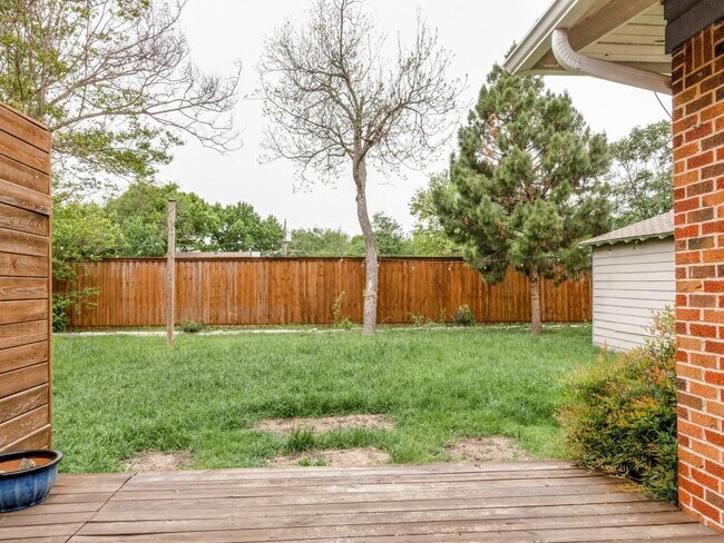 9520 Ash Creek Dr Dallas, TX 75228 photo 5