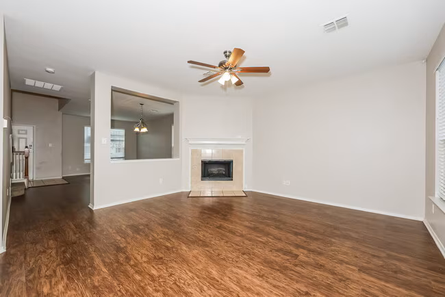 916 Gillon Drive, Arlington, TX 76001 photo 4