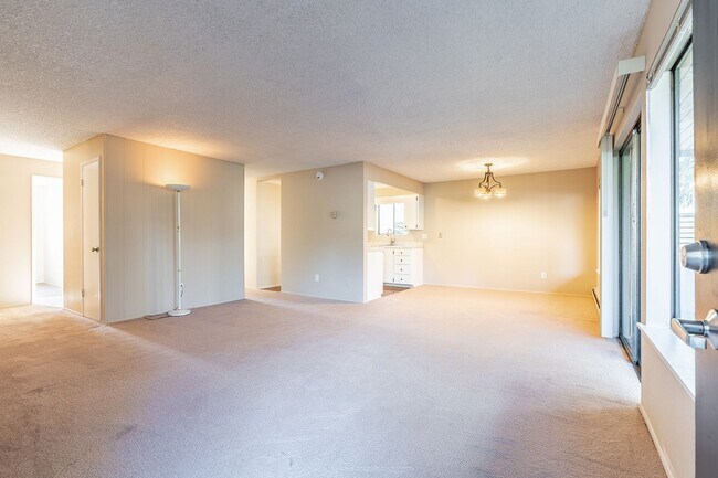 619 NW Market St Seattle, WA 98107 photo 4